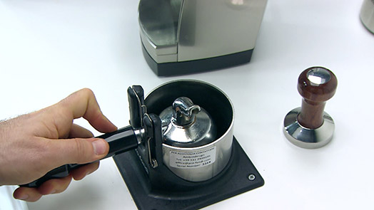 Electrical brush Pro-Fondi for the disposal of coffee pucks